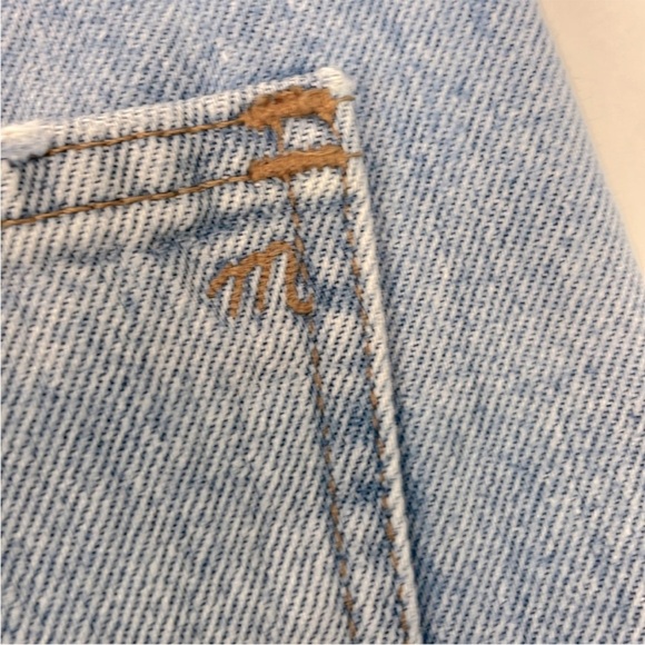 Madewell Relaxed Fit Hi Rise Denim Shorts. Destroyed Hem. Buttonfly. Size 30. - Picture 9 of 12